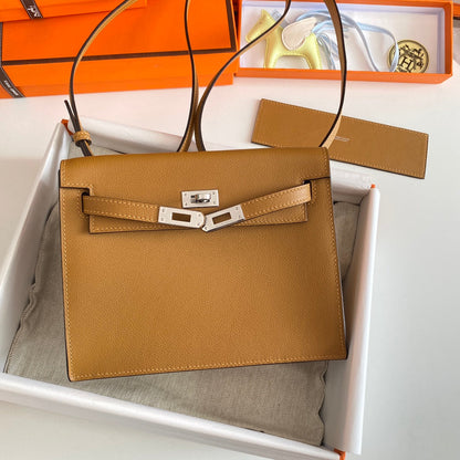 Kelly Danse II 22cm Gold Evercolor Leather Shw