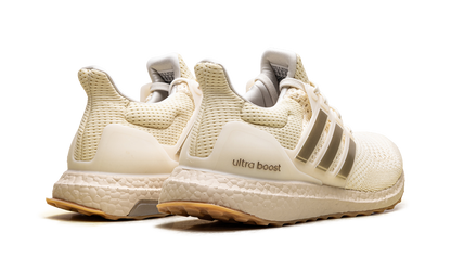 UltraBoost 1.0 WMNS "Warm Vanilla Cyber Metallic" JS1265