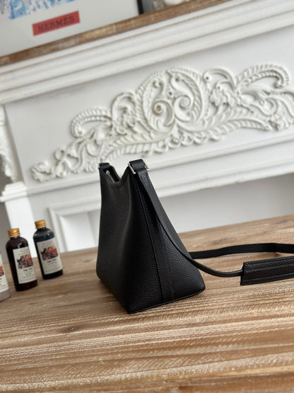 HM Berlingot Shoulder Bag Black Epsom Leather 270325