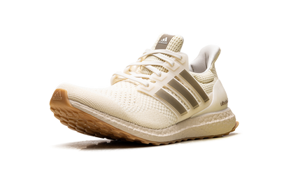 UltraBoost 1.0 WMNS "Warm Vanilla Cyber Metallic" JS1265